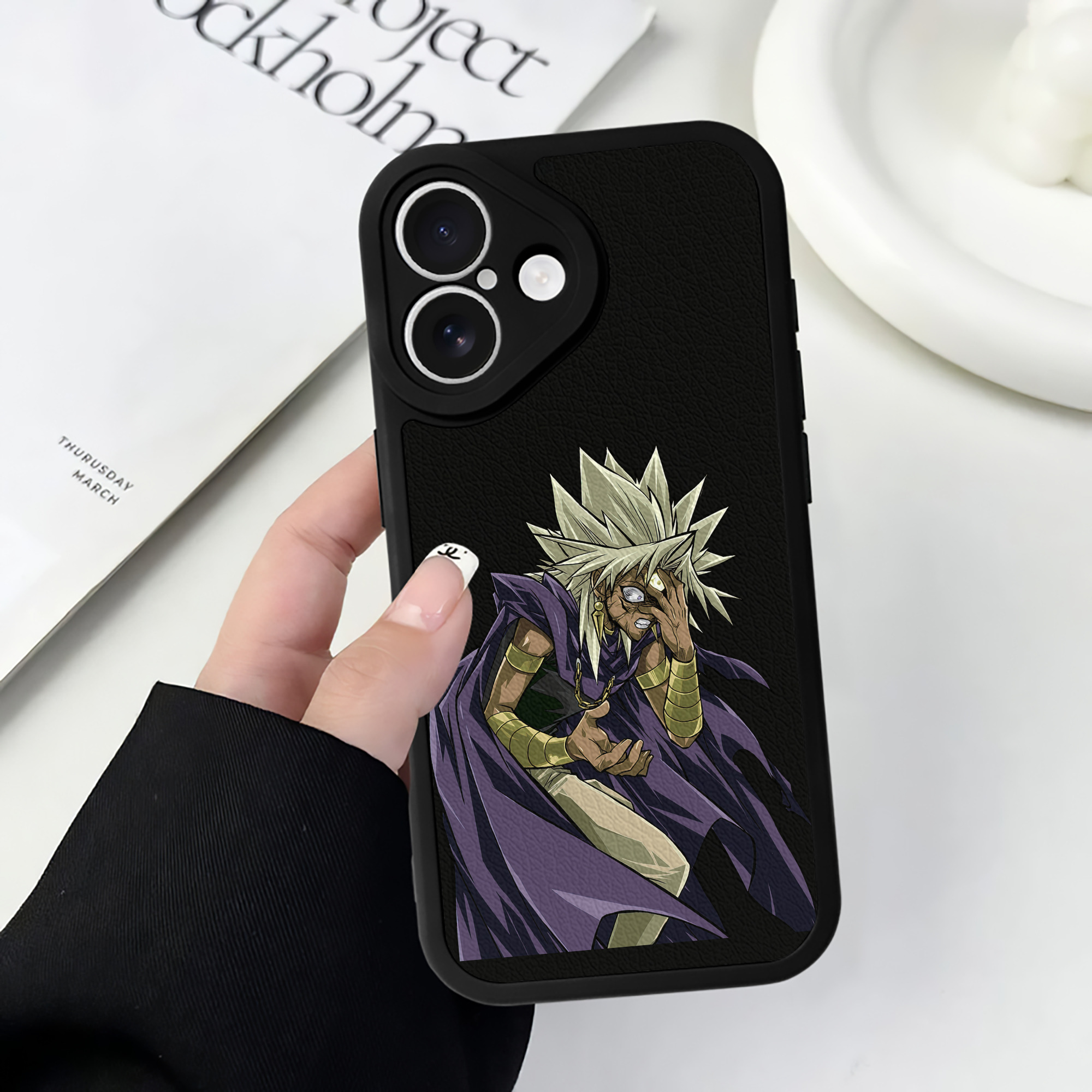 （画像用） 遊☆戯☆王 Yu-Gi-Oh! 【iPhone 16シリーズ対応】シリコンスマホケース（レザー調） 材質：シリコン